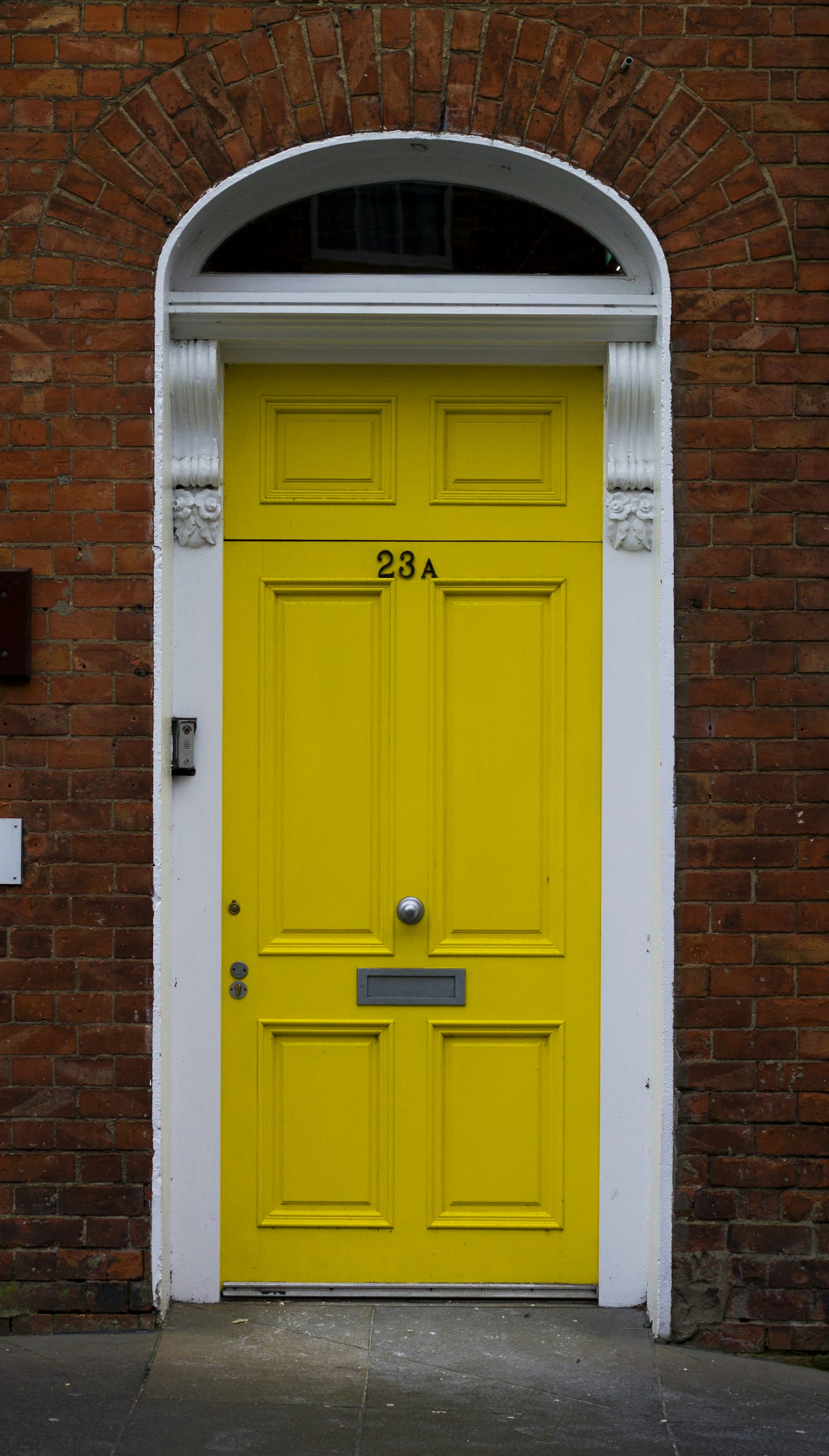 A door that says hello.